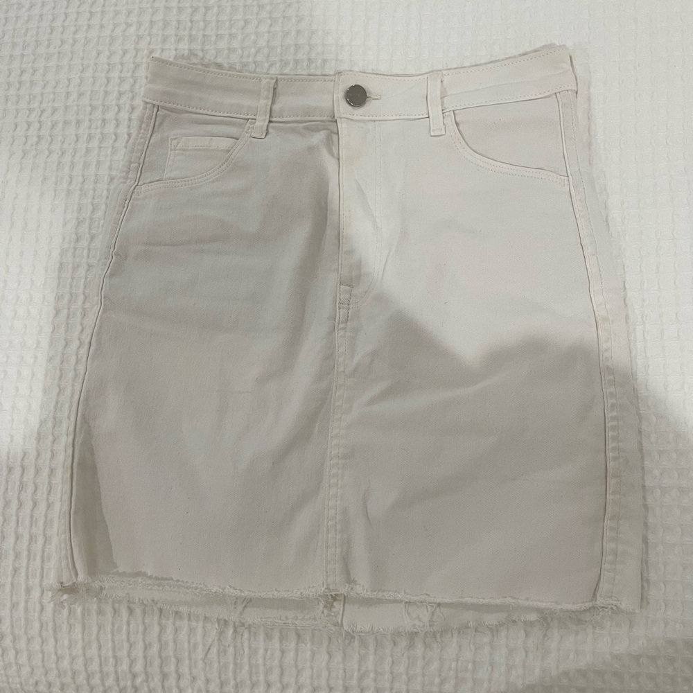 White denim skirt